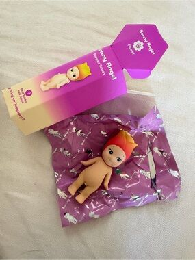 Authentic tulip Sonny Angel mini figure